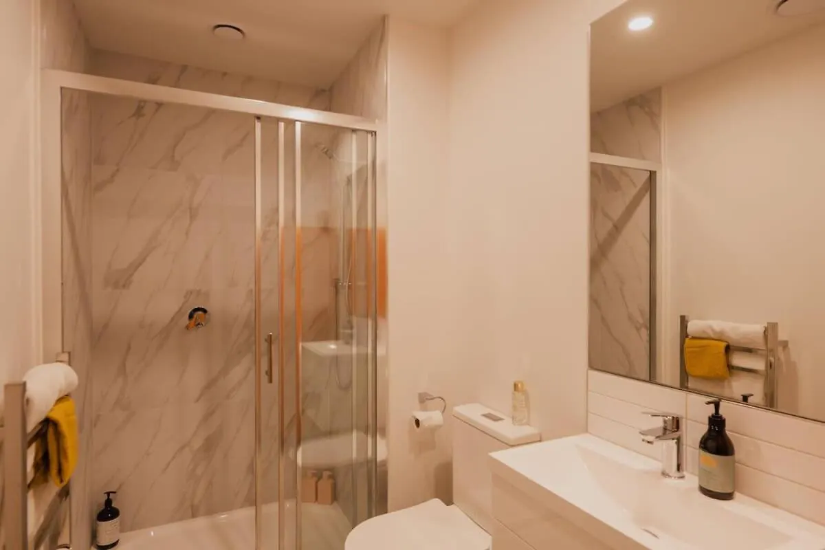 Luxury Life Galore - Sleeps 4 Christchurch Appartement